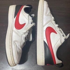 NIKE SIZE 6Y